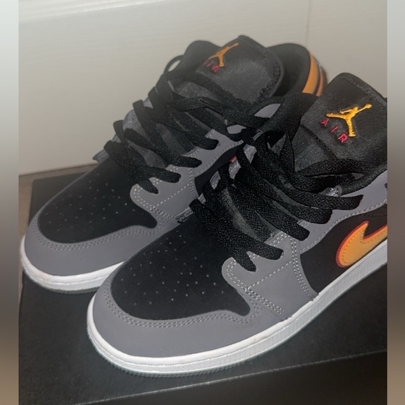 AIR JORDAN 1 LOW - Picture 2 of 7